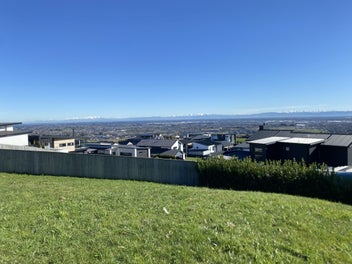 Flat HiIl Section with Views & All Day Sun