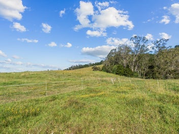 Lifestyle opportunity by the river