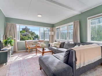 A Smart Buy in the Heart of Carterton