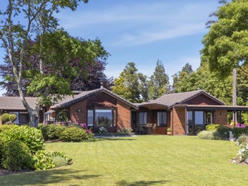 Handcrafted haven with iconic coastal views