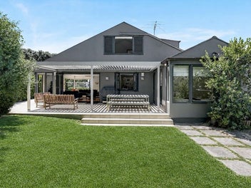 Exceptional Family Opportunity - 938m2 On Audrey