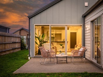 Near-New. Freehold. Priced to Move.