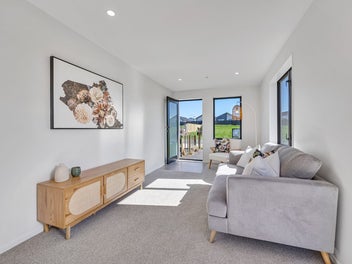 Relaxed Family Living in Lakeside