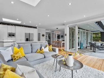 Exclusive Northfacing DGZ luxury by Cornwall Park