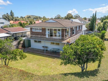 SUPERSIZED SEVENTIES, BRICK, BLOCK & TILE