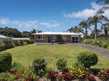 Coastal Charm, Close to Waiotahe Beach