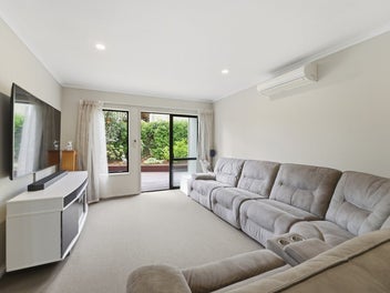 3 Double Bedrooms, 3 Toilets, 2 Bathrooms!