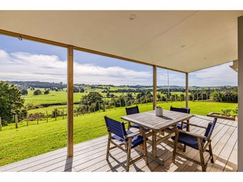 COMMANDING RURAL VIEWS