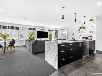 Solid, Modern Living in Te Kamo