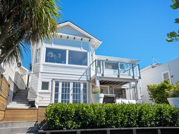 Iconic Villa - Modern Family Living