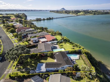 1548m2 site with views, Auction 25 Feb