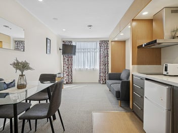 Polished One-Bedroom Retreat - Heart of the City