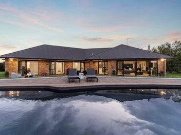 DELUXE NORTH FACING LIVING & POOLSIDE LEISURE