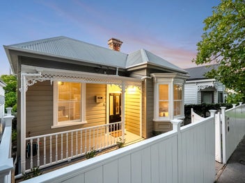 Villa meets the secret garden