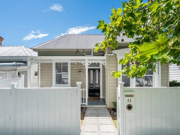 Villa meets the secret garden