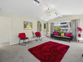 Famly Home & Spacious, Sunny Haven