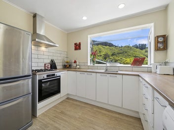 Spacious & Sunny Family Haven