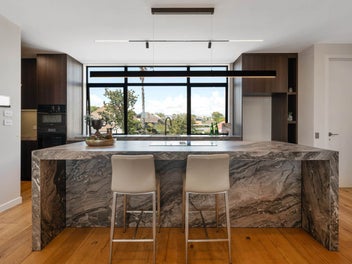 Lucky Last – Contemporary Bays Living