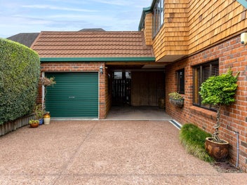 Best Value, Easy Living, Top Street