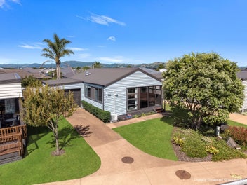 Delightful Home in Popular Over-50s Village