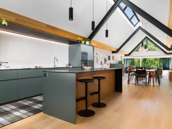 Central Lifestyle with X-Factor