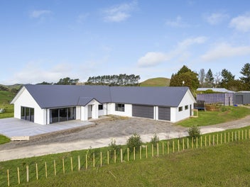 LIFESTYLE SANCTUARY WITH BREATHTAKING VIEWS