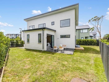 Reserve Front Family Home With Sea Views!