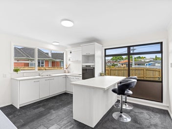 BIG LAND. DOUBLE LOUNGES. ROOM TO BREATHE.