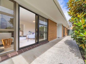 Sunny, Stylish & Single-Level