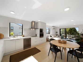 Waterfront Living | Motivated Vendor – Must Sell!