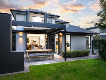 Light-filled contemporary family retreat