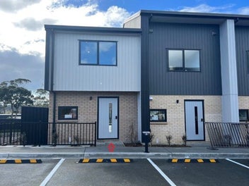 Modern Townhouse in Award-Winning Selo Community