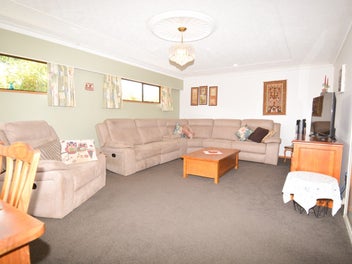 EXECUTIVE SIZED Townhouse