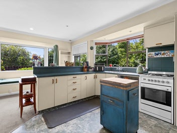 Freehold Title, Great Location!