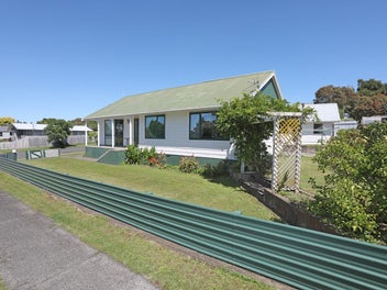 DOUBLE GLAZED, SOLAR & LOTS OF OTHER NEW FEATURES!