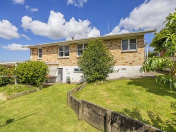 Transform this Home in Prime Street!