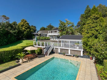 Hidden Estate With Privacy and Views