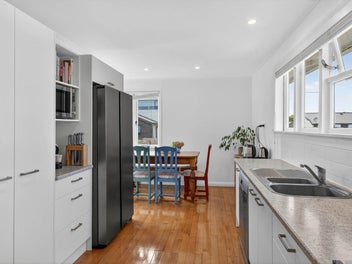 Charm And Modern Family Living On Glendowie Border