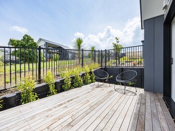 Single Level & Sleek!