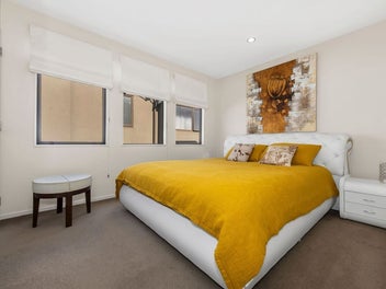 Prestigious Remuera Living in Double Grammar Zone