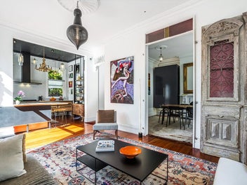 Elegant Victorian living in a hidden green oasis