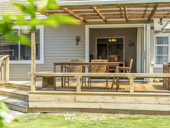 Four Bedroom Home in Dress-Circle Avalon!