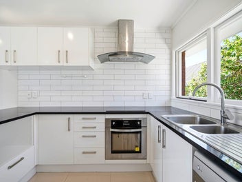 Sunny Brick With Top School Zone