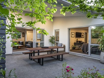 Generous Living on 1,071m2