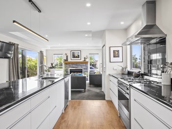 Generous Living on 1,071m2