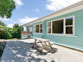 PRIVATE & PEACEFUL WITH SWEEPING VIEWS