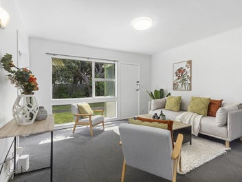 Low-Maintenance Living in the Heart of Lyall Bay