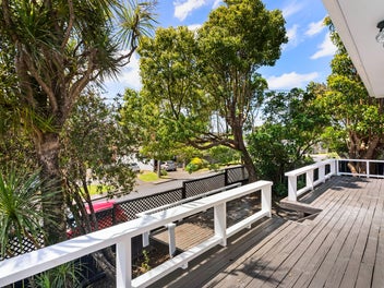 STUNNING, MODERN RENOVATION - CENTRALLY LOCATED