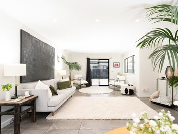 LOW MAINTENANCE LIVING IN THE HEART OF MIRAMAR