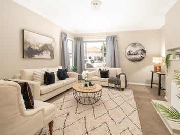 SUNNY & SPACIOUS STARTER WITH BONUS SLEEPOUT